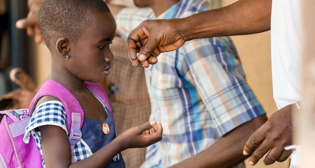 Child at pill dispensary (Photo)